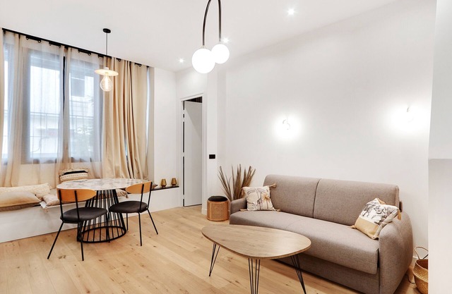 A Stunning 2-BR/2BA in Reuilly-Diderot