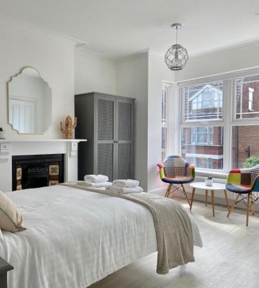 A stunning Victorian house minutes from the beach