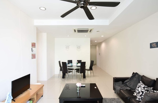 A Stylish & Comfy High-Floor, 4BR Apt FREE Parking