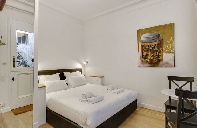 A Sweet Studio in Montparnasse