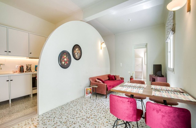 A truly Athenian apartment, 5 mins from metro