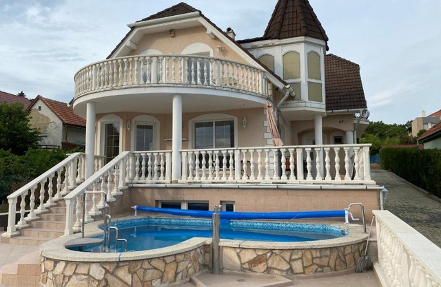 A- Villa (Vendégház)