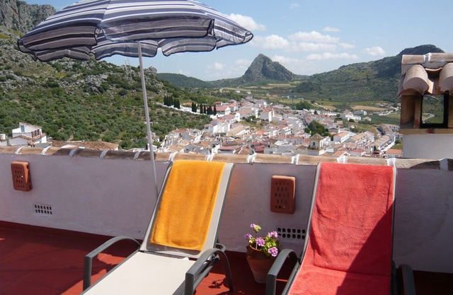 A village house with exceptional views of the Sierra de Grazalema