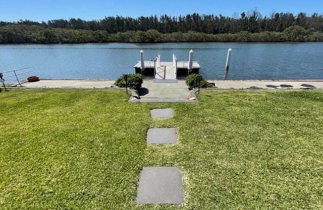A Waterfront on Palmway