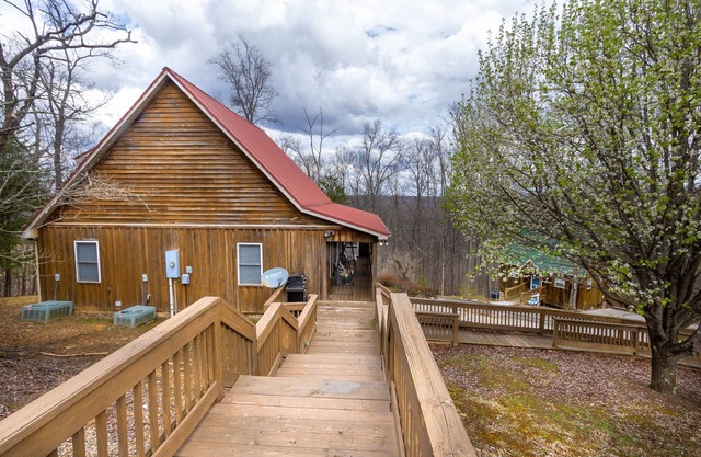 A Whitaker Mountain Retreat 23C- Lake Cumberland, Golf Carts, Pickleball, Pool