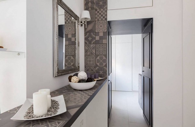 A World Aparts - The Royal Crown | AC | FREE WIFI