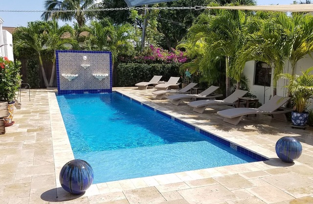 A Wow! 1BR Villa w/Salt Pool- Walk to Ave/Beaches (II)