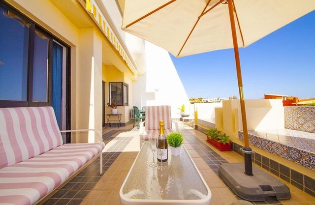 A08 - Magnolia Sea View Apartment
