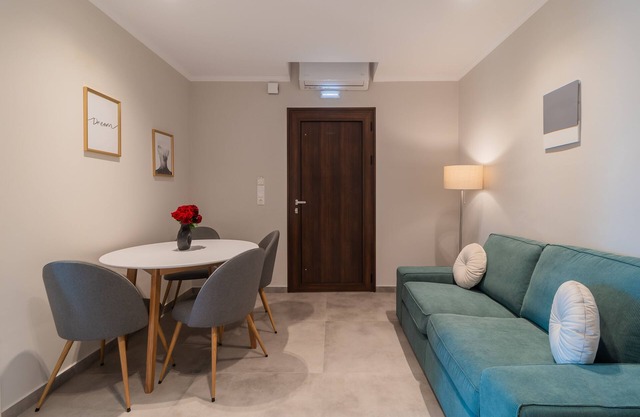 A1: Double bedroom suite on a suite complex