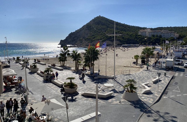A28 - On the beach front and a big terrace
