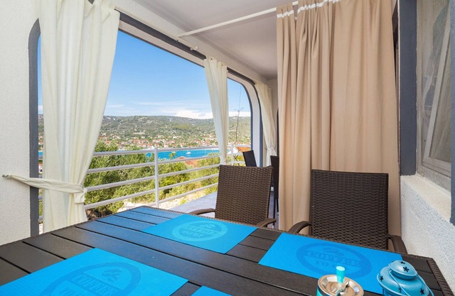 A4 - Modern apt w. terrace, 3 min walk to beach