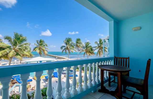 A6 Fabulous view of the Barrier Reef plus pool, bikes, kayaks, & more!