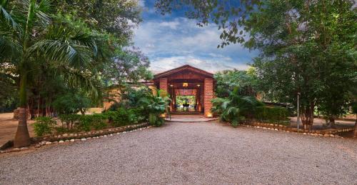 Aacorn Hideaway Resort & Spa