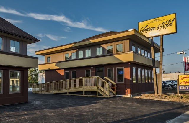Aarya Hotel by Niagara Fashion Outlets