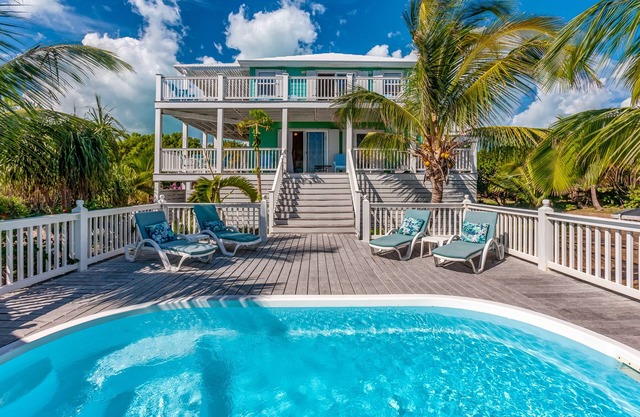 Abaco Rum Punch: Coastal Elegance with Surfside Serenity, Ocean Views, Pool
