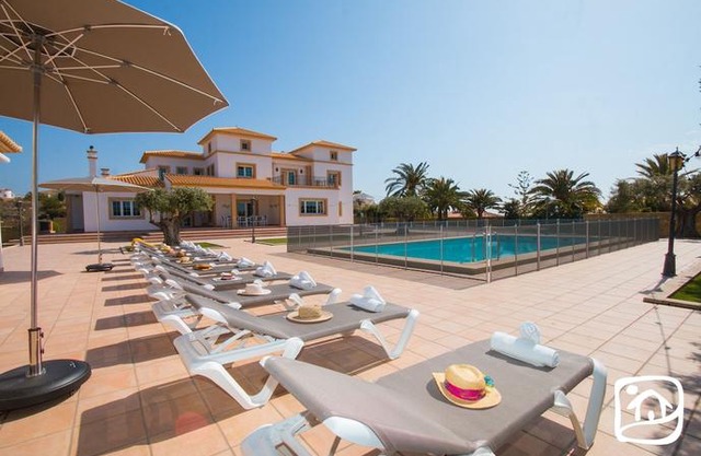Abahana Villas - Happy Family