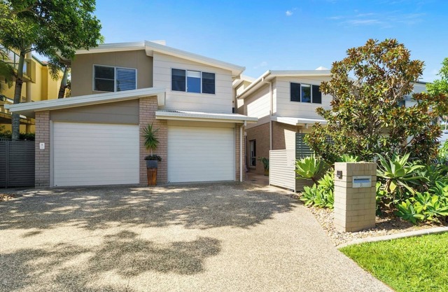 Abbey's Burleigh Haven. 2 Min Walk to James Street