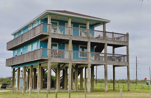 Abby Sands Castle - 2ND ROW - Great views, easy access to quiet beach, WIFI!