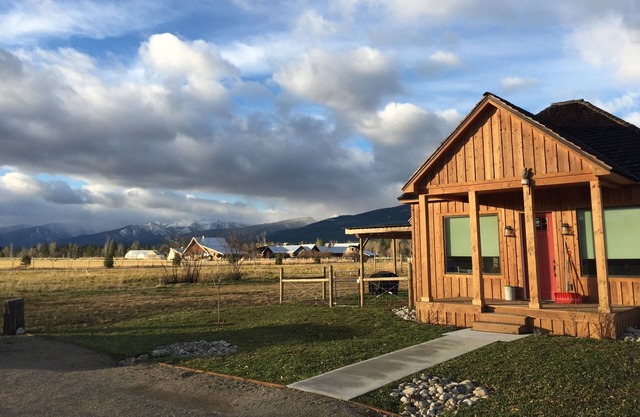 ABC acres' Gate House - Agritourism & Adventure in Montana's Bitterroot Valley!