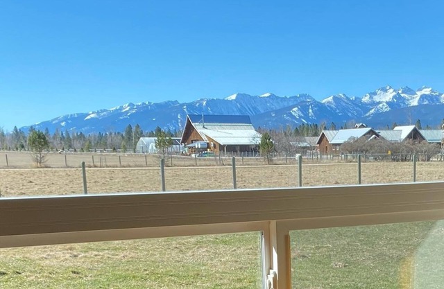 ABC acres' Yellow House - Agritourism & Adventure in Montana's Bitterroot Valley