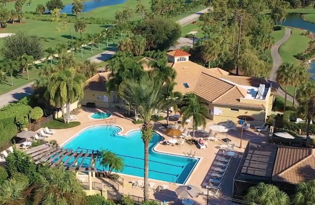 Above "Par" Golf Villa in desirable Hunters Ridge Golf and Country Club