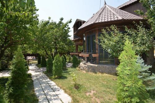 ABOVYAN DREAM House