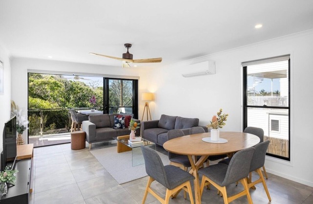 Absolute Beachfront Marcoola 4BR, Heated Spa
