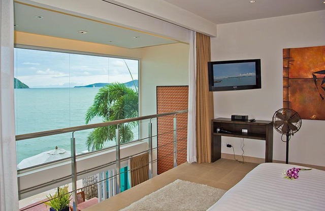 Absolute Beachfront 2 Bed Luxury Villa with private pool and resort facilities