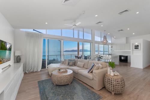 Absolute Luxury on the Marina Oceanfront Modern Penthouse with Panoramic Views
