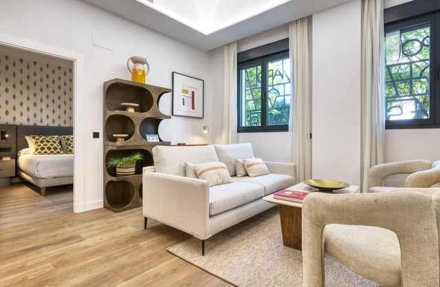 Accessible Ground-Floor Apartment for Couples with parking
