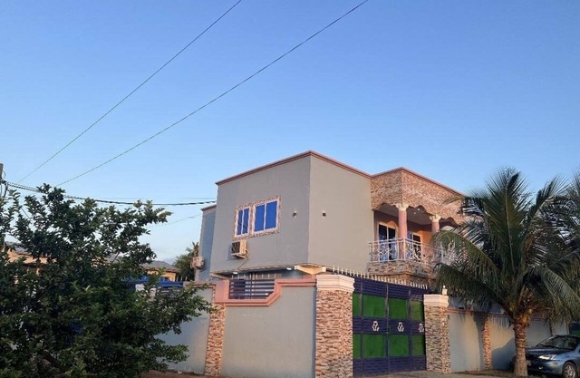 ACCRA N/BEACH 2/3-bedroom charming apartment with WiFi, AC in Weija, Accra.