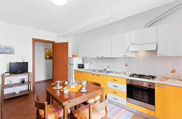 Aci Castello Apartment with Balconies and Parking