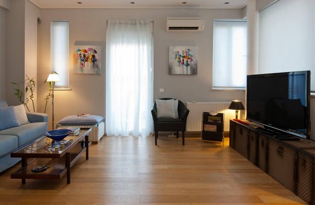 Acropolis Luxury Apartment with Balcony