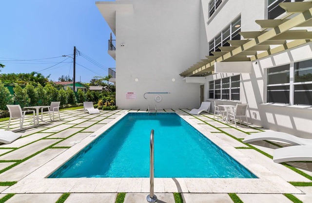 Across from beach with resort pool - Coral Beach 202