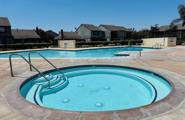 Across Street from Disneyland Full Kitchen Washer/Dryer Pool/Spa Free Parking