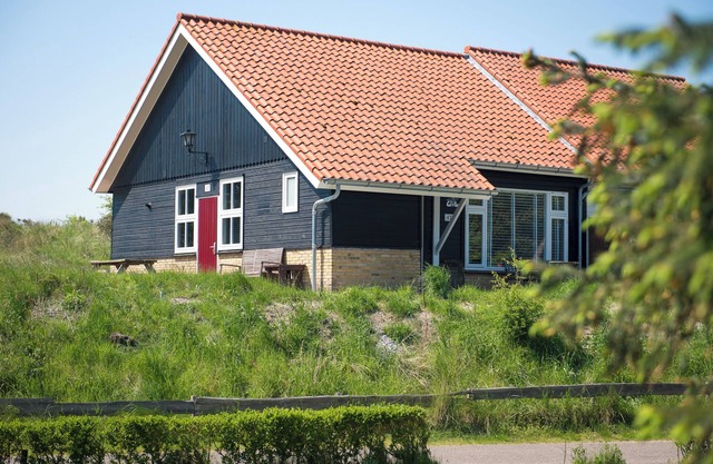 Actief is a cozy house near the beach and "Nessemerbos".