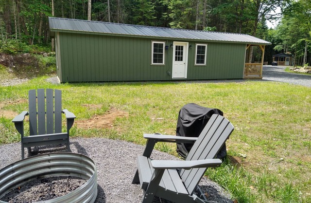 ADK Getaway "The Beech House"-New 1 Bedroom Cottage 1 mile from Adirondack Park