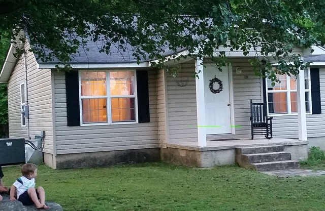 Adorable 2 bedroom home, affordable, great location just off hwy 127