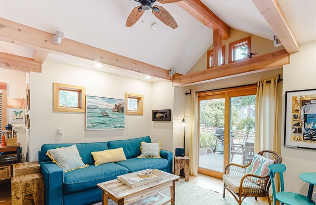 Adorable cabin near the beach with gas fireplace, firepit, deck, washer/dryer