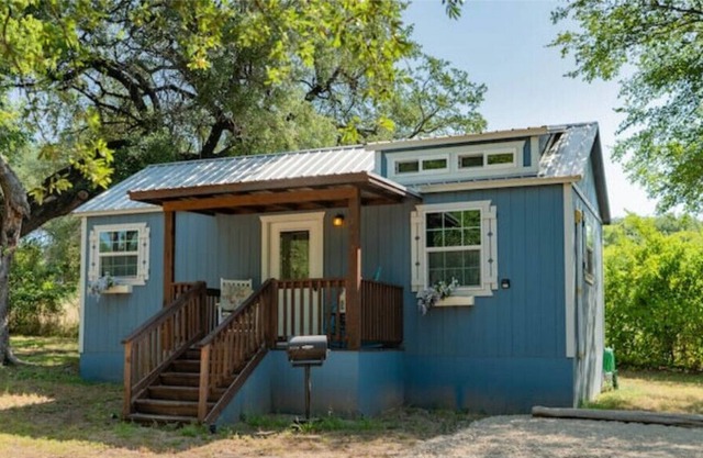 Adorable Cottage on 4 Acres near Downtown Granbury