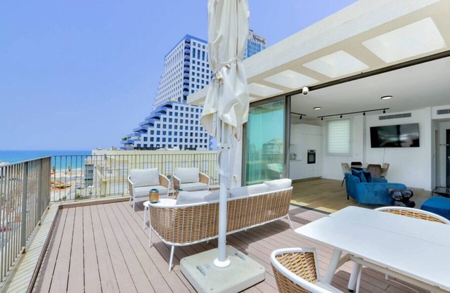 Adorable full sea view with Jacuzzi