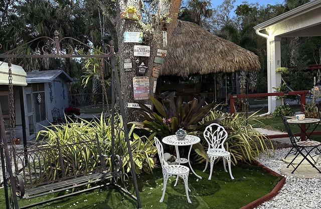 Adorable Guest house with 2 bedrooms-Great Location