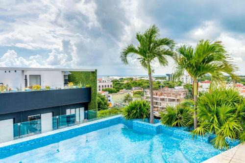 Adorable Rooftop Pool, Reliable WiFi, Near 5th Ave