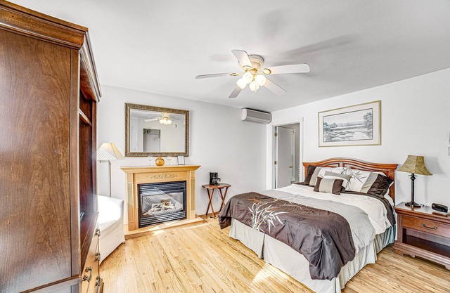 Adorable Studio Near Town & Lake W/ Free WiFi, Grassy Lawn Area, & Cozy Vibes!