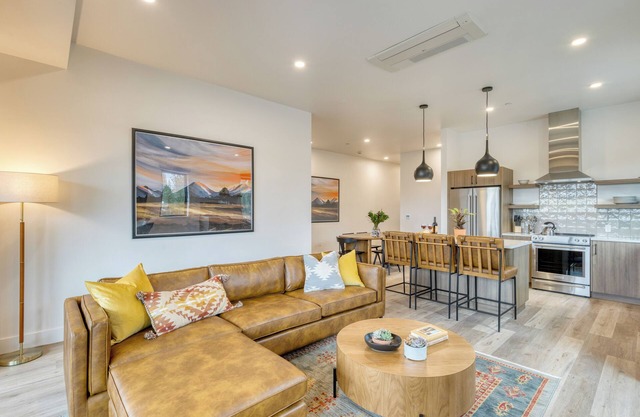 Aerie Modern 4 Unit Buyout | 4 Units w/Hot Tub + Mountain Views | Near Downtown