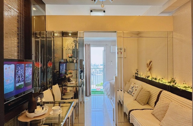 Aesthetic 1-bedroom condo with WiFi, City View in Quezon City, Philippines