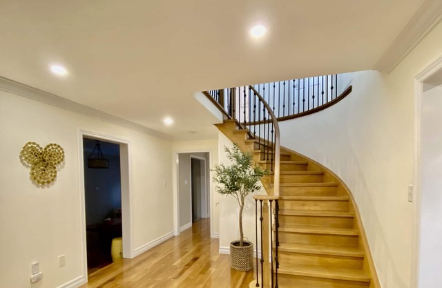 Affordable and Spacious 2 bedroom house in a quite neighborhood and all amenties