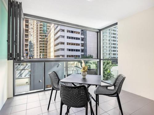 Affordable CBD 2Beds and Ducted AC Walk to everything