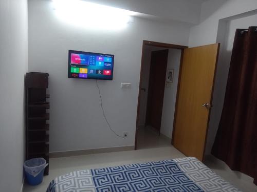 Affordable cozy room with attached washroom