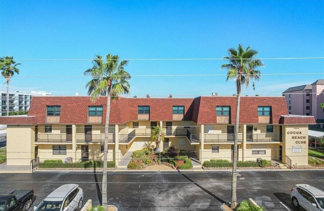 Affordable ONE BR Main Floor Condo RIGHT ON THE BEACH w/KING Bed & Heated POOL!